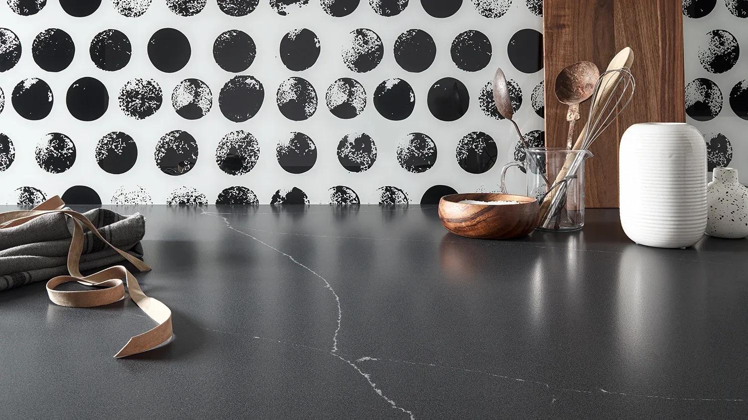 csm_Milieubild_Lechner_Arbeitsplatte_Quarzstein-786-Mars-black_09662ded16.webp